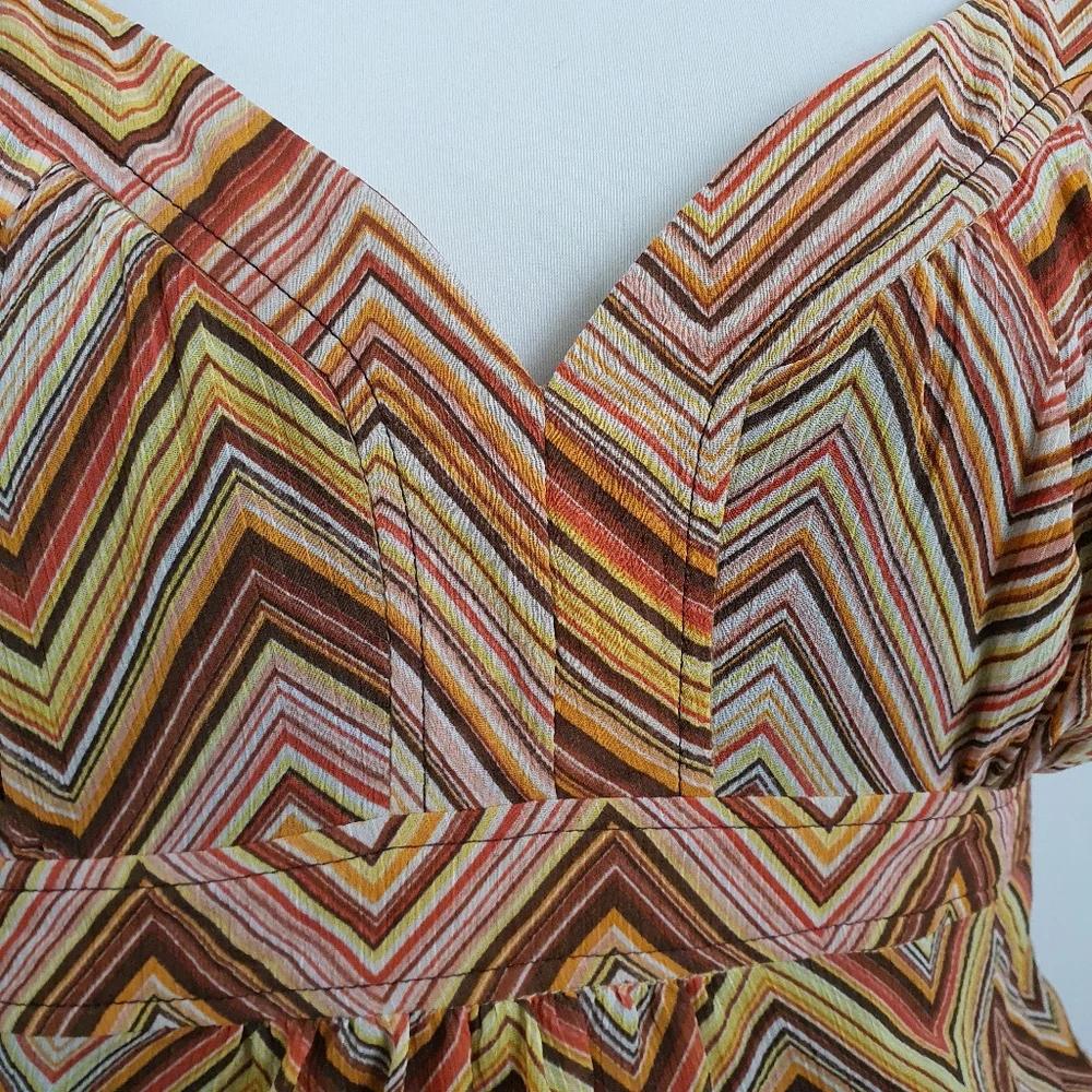CUE Zig Zag Tan Retro Print Tank Size 12 - Picture 9 of 10